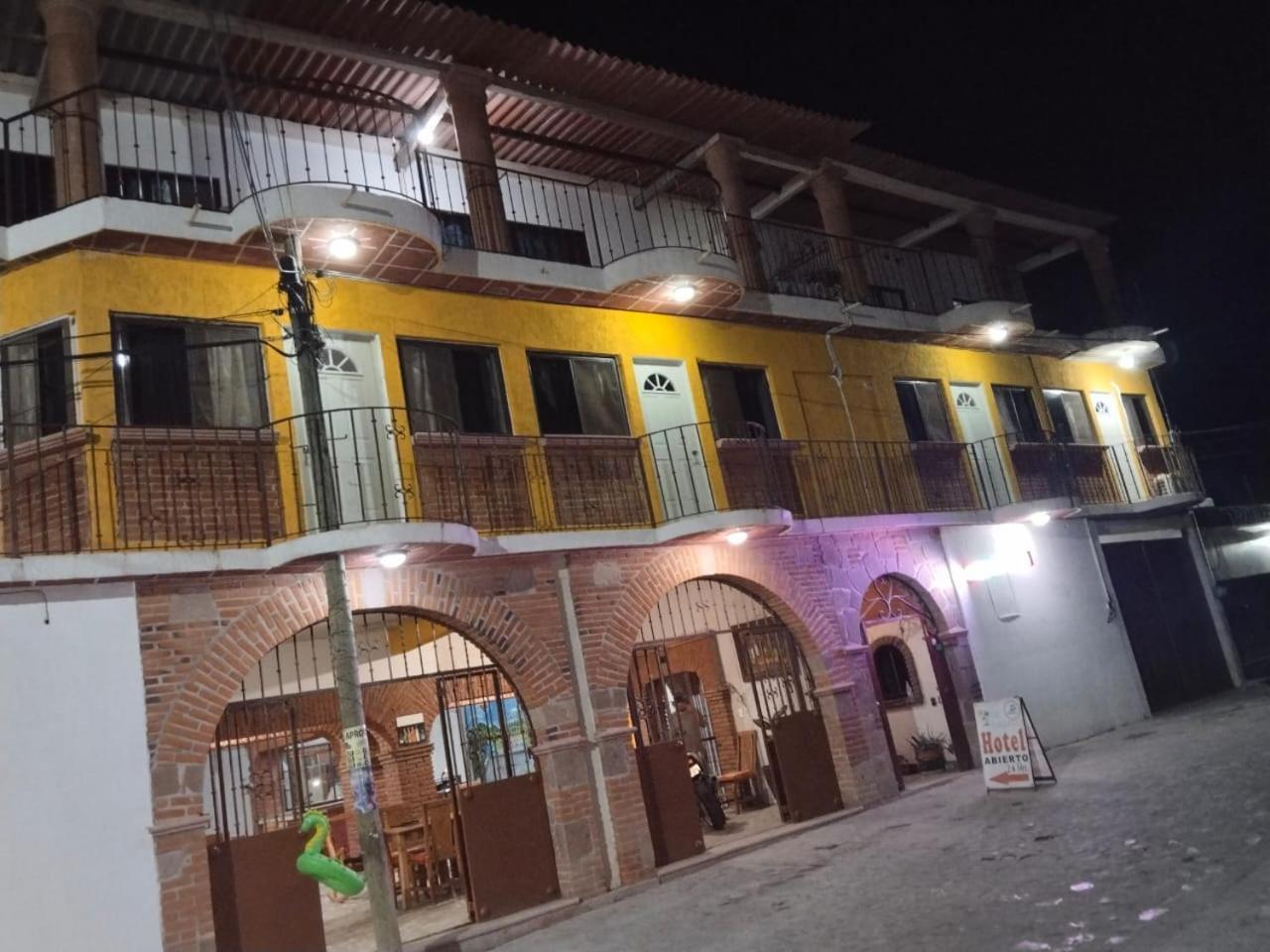 Hotel La Laguna เตคิวสควิซเทนโก ภายนอก รูปภาพ